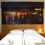 ベッド・アンド・ブレックファスト B＆b バイ ザ ウェイ