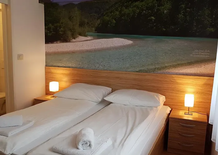 Bed & Breakfast By The Way 3*