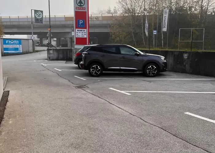 לינה וארוחת בוקר By The Way 3*